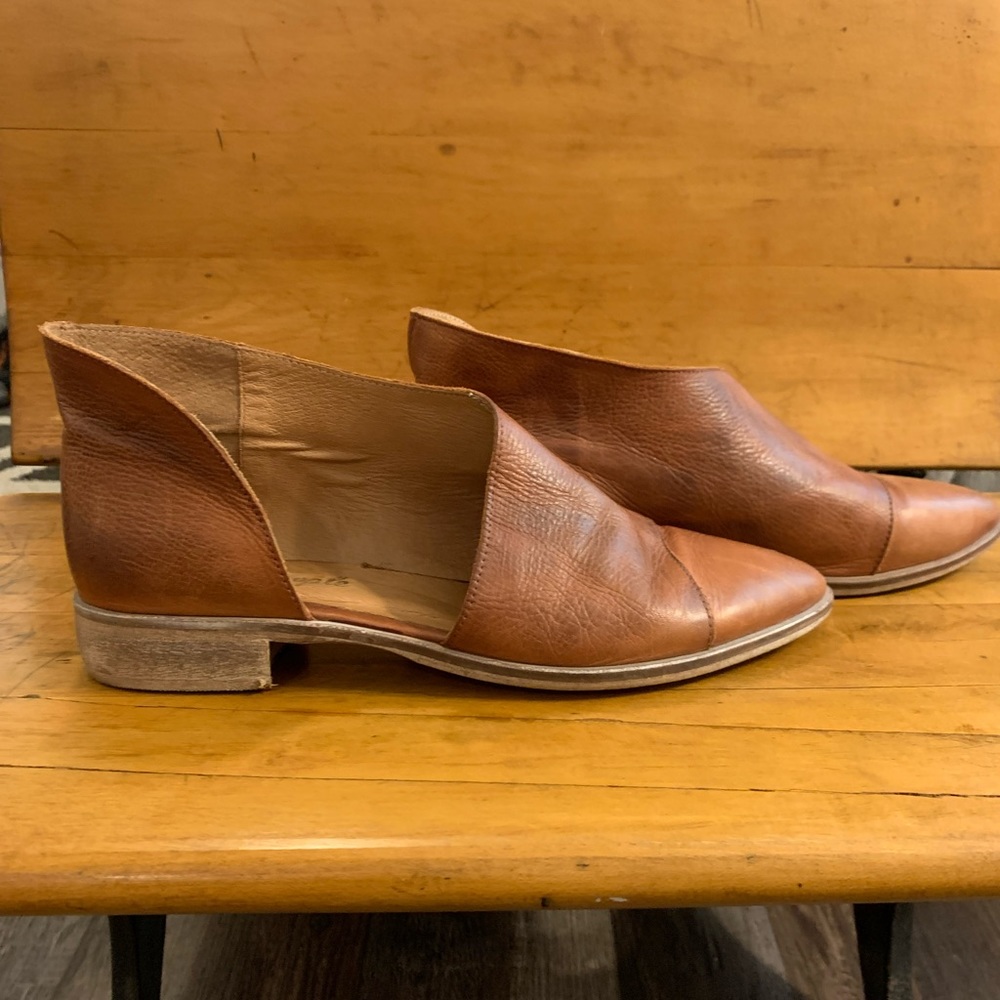 Free People Royale Flat in whiskey size 40